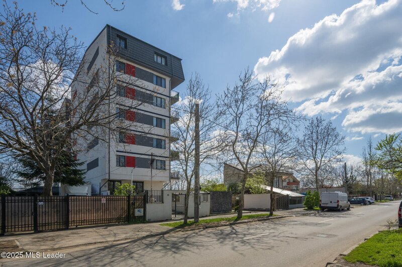 Giulesti, 2 camere, priveliste relaxanta, liniste, aproape de oras.