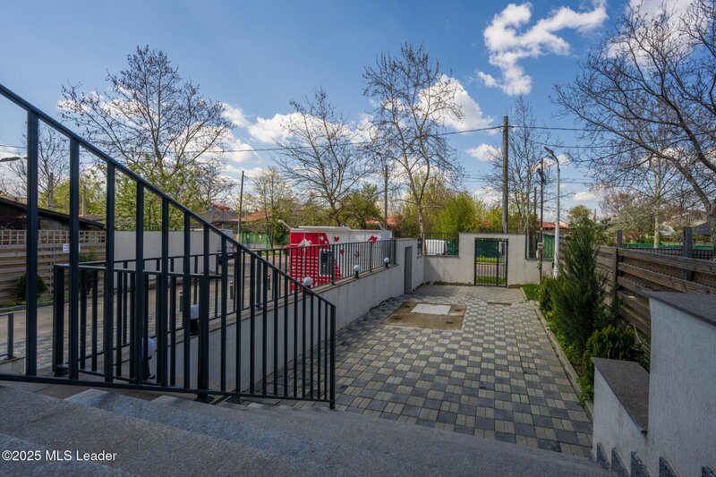 Giulesti 2 camere - priveliste relaxanta, liniste, aproape de oras