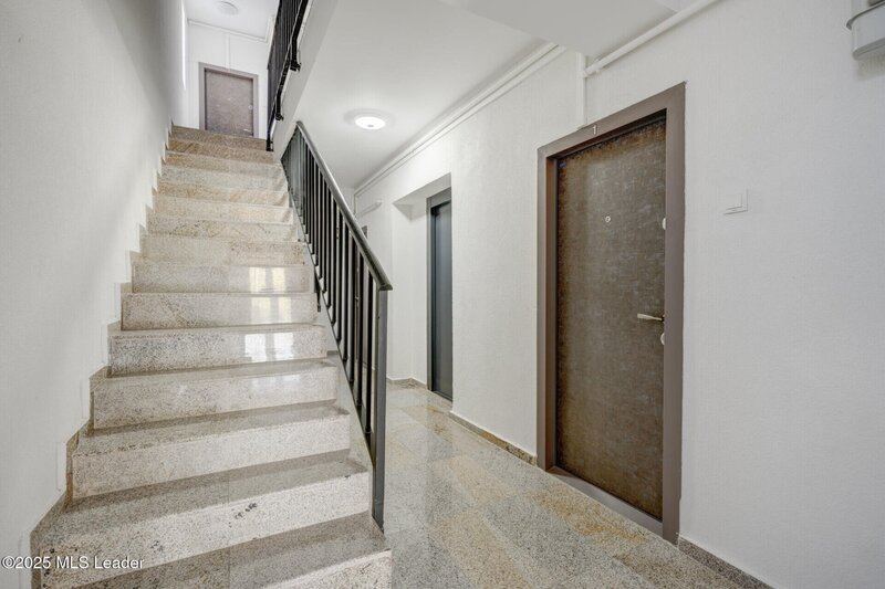 Giulesti 2 camere - priveliste relaxanta, liniste, aproape de oras