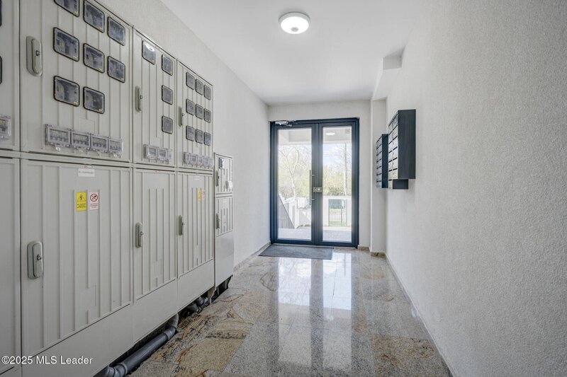 Giulesti 2 camere - priveliste relaxanta, liniste, aproape de oras