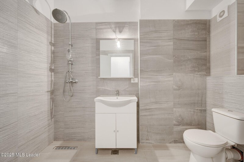 Giulesti 2 camere - priveliste relaxanta, liniste, aproape de oras